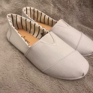 Women's Casual Slip-On Canvas Flat in Light Gray